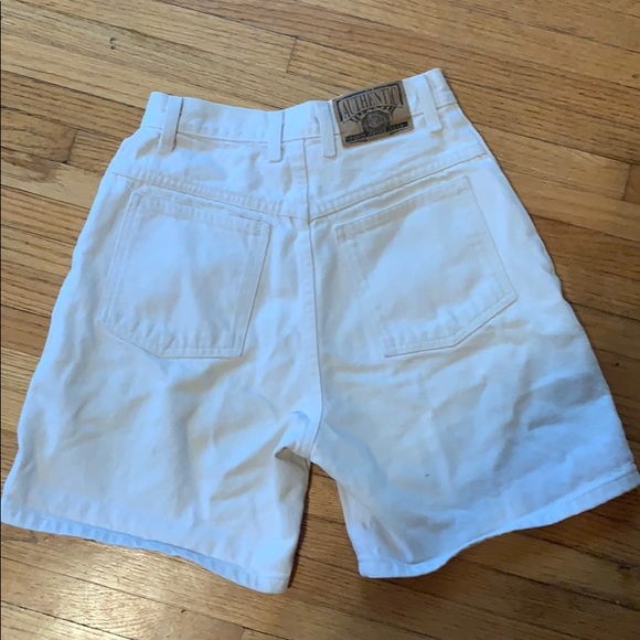 Vintage High-Waisted Women’s jean short - Picture 2 of 7